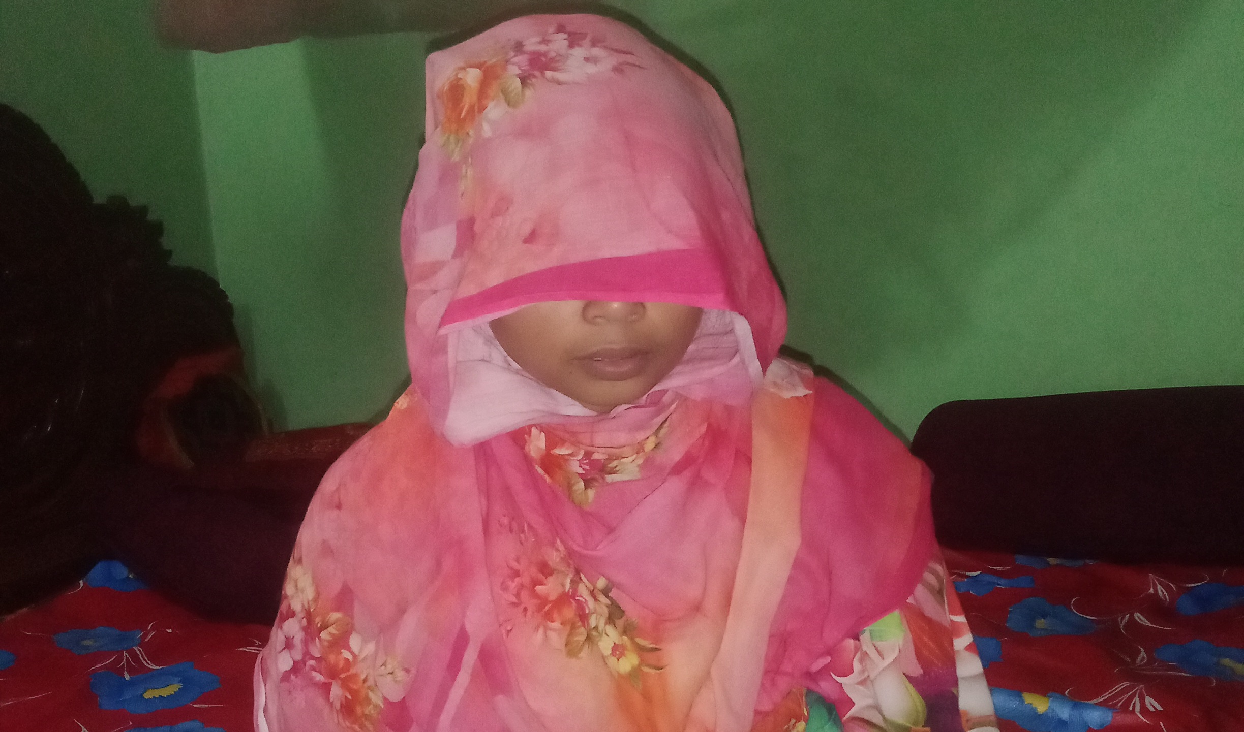 গাইবান্ধায় সুন্দরগঞ্জে বিয়ের দাবিতে ভাতিজার বাড়িতে চাচির অনশন, প্রেমিক পলাতক