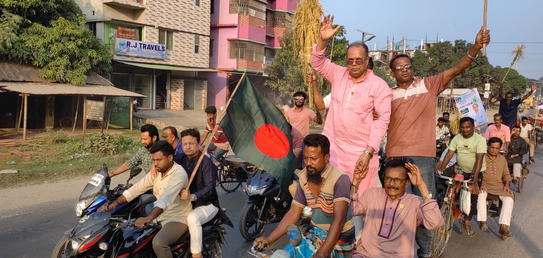 লোহাগড়ায় ড. ফরিদুজ্জামান ফরহাদ এর নেতৃত্বে ধানের শীষের পক্ষে ভোট চেয়ে ভ্যান মিছিল অনুষ্ঠিত