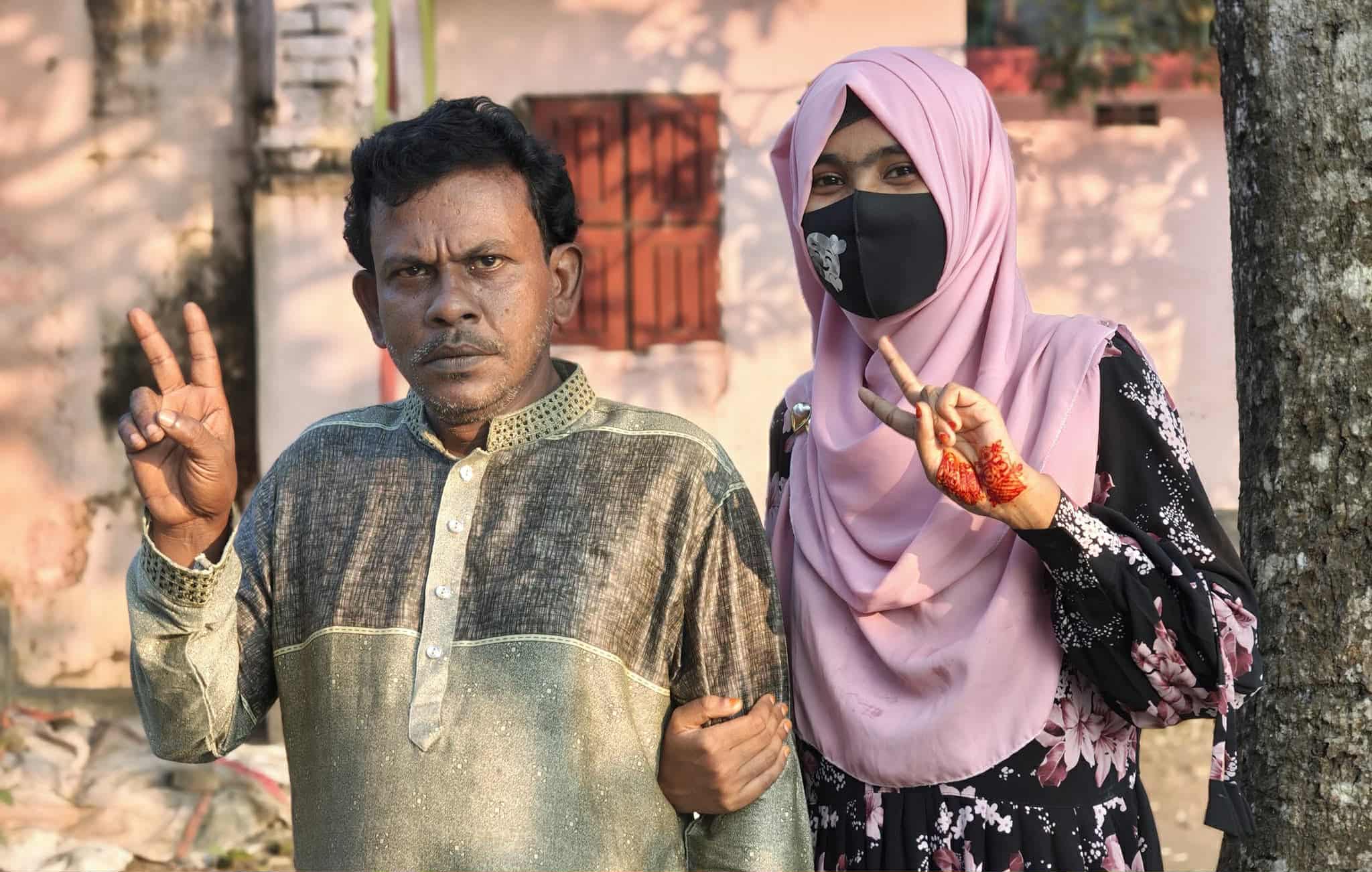 লালপুরে একসঙ্গে এইচএসসি পাস করে প্রসংশায় ভাসছে বাবা-মেয়ে
