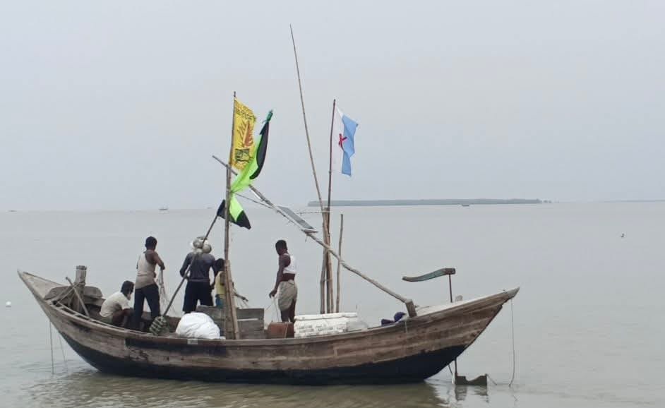 নিষেধাজ্ঞার জাঁতাকলে জেলেদের দীর্ঘশ্বাস
