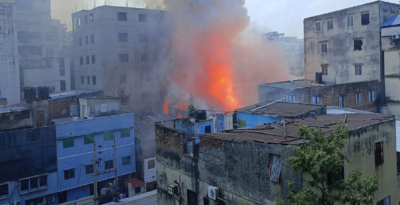 মিরপুরে পোশাক কারখানা ও কেমিক্যাল গুদামে আগুনে দগ্ধ হয়ে নি/হত ৫