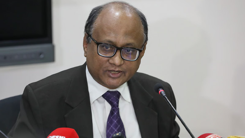 শেখ হাসিনাকে দেশে ফেরাতে রেড নোটিশ জারির পদক্ষেপ : দুদক চেয়ারম্যান