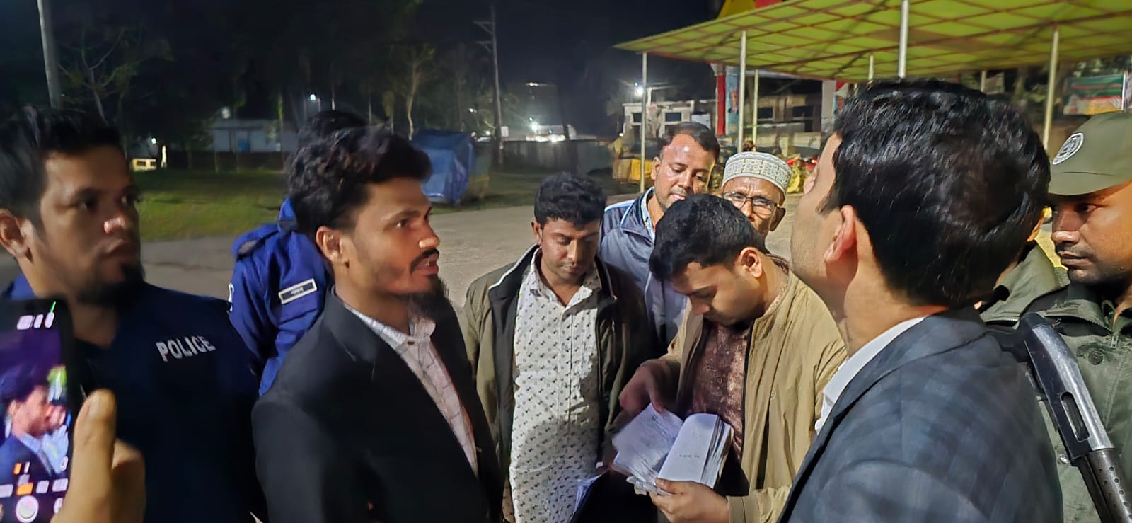 বাউফলে জাল দলিল চক্রের যুবক আটক, ও রেস্টুরেন্টে জরিমানা