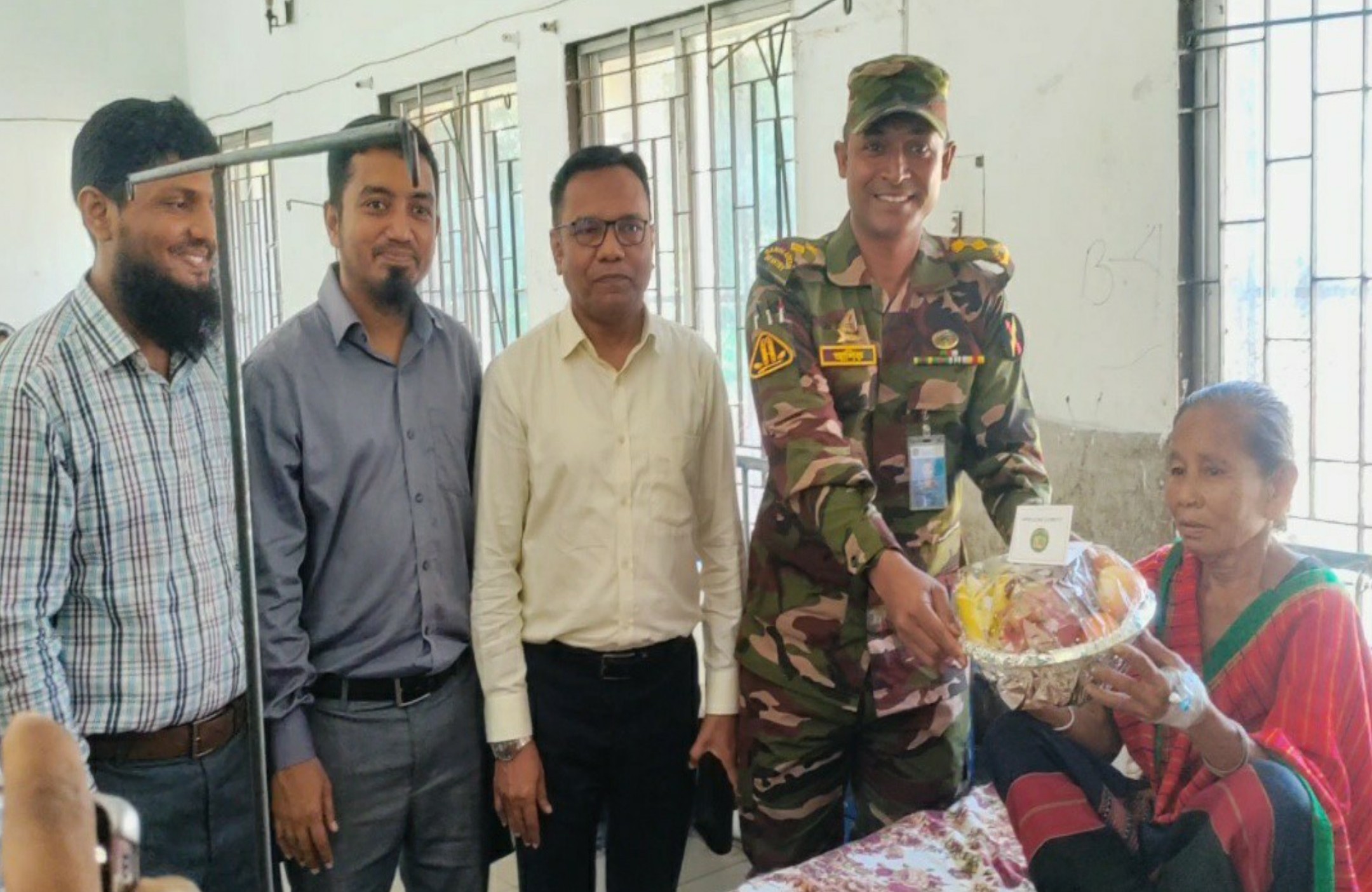 আলীকদমে স্বাস্থ্য কমপ্লেক্স পরিদর্শন করলেন সেনা জোন কমান্ডার মো.আশিকুর রহমান