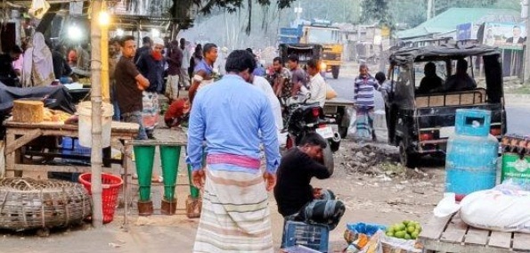 তারাগ‌ঞ্জে বেলতলী বাজারের দখলে বিশ্বরোড