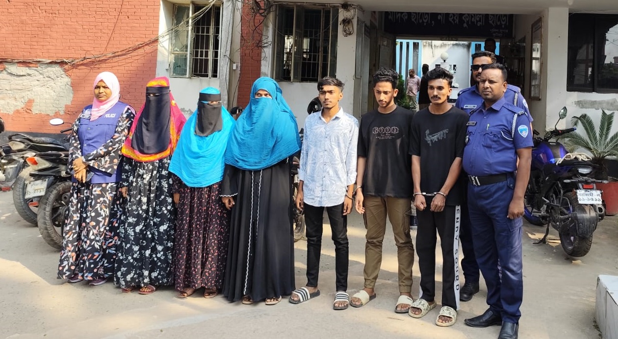 মুরাদনগরে মানবপাচার ও পতিতাবৃত্তির অভিযোগে ৬ জন গ্রেফতার