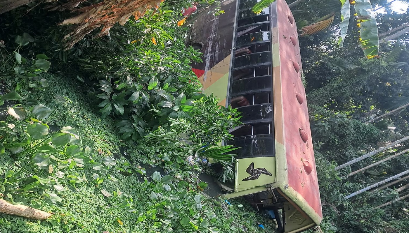 বরিশাল টু পটুয়াখালী মহাসড়কে পরিবহন দুর্ঘটনায় আহত ২০ যাত্রী