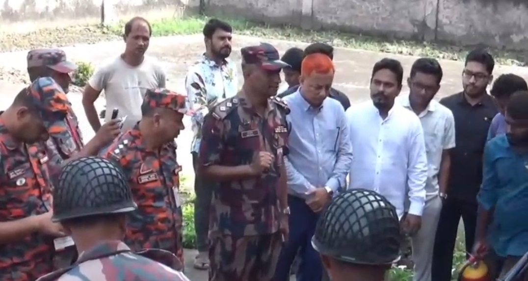 সাতক্ষীরা ব্যাটালিয়ন (৩৩ বিজিবি) এর উদ্যোগে ভোমরা স্থল বন্দরে অগ্নি নির্বাপনসহ দূর্যোগ মোকাবেলায় প্রস্তুতি মহড়া অনুশীলন