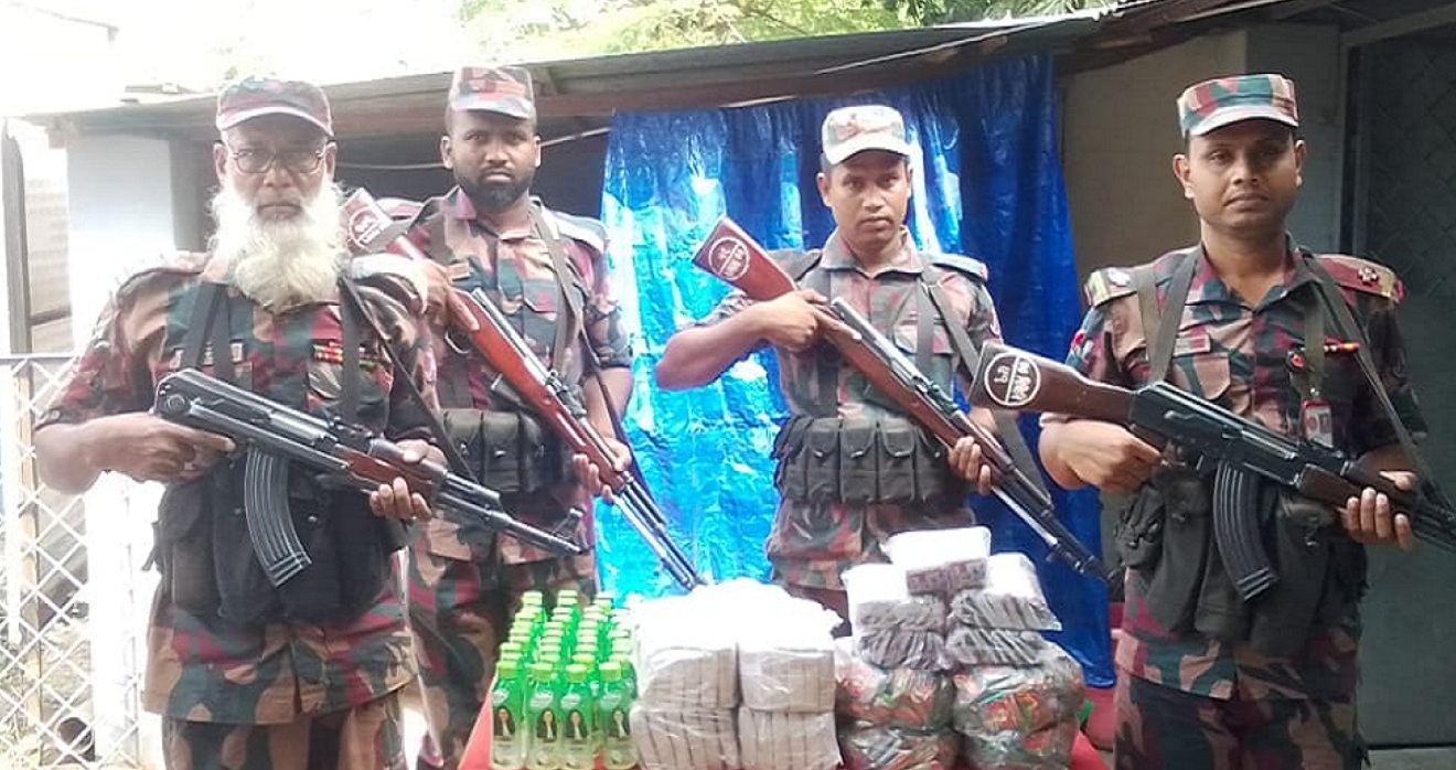 সাতক্ষীরা ও কলারোয়া সীমান্তে প্রায় সাড়ে চার লক্ষ টাকার ভারতীয় মালামাল জব্দ