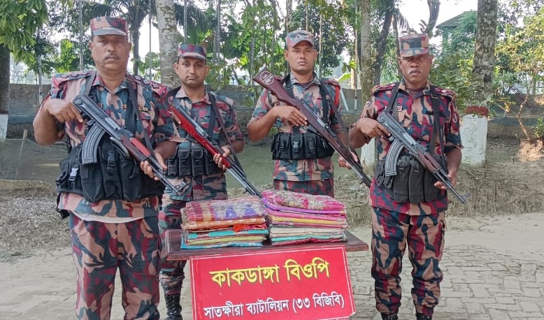 সাতক্ষীরা ও কলারোয়া সীমান্তে  অভিযান পরিচালনা করে প্রায় নয় লক্ষ টাকার চোরাচালানী মালামাল জব্দ
