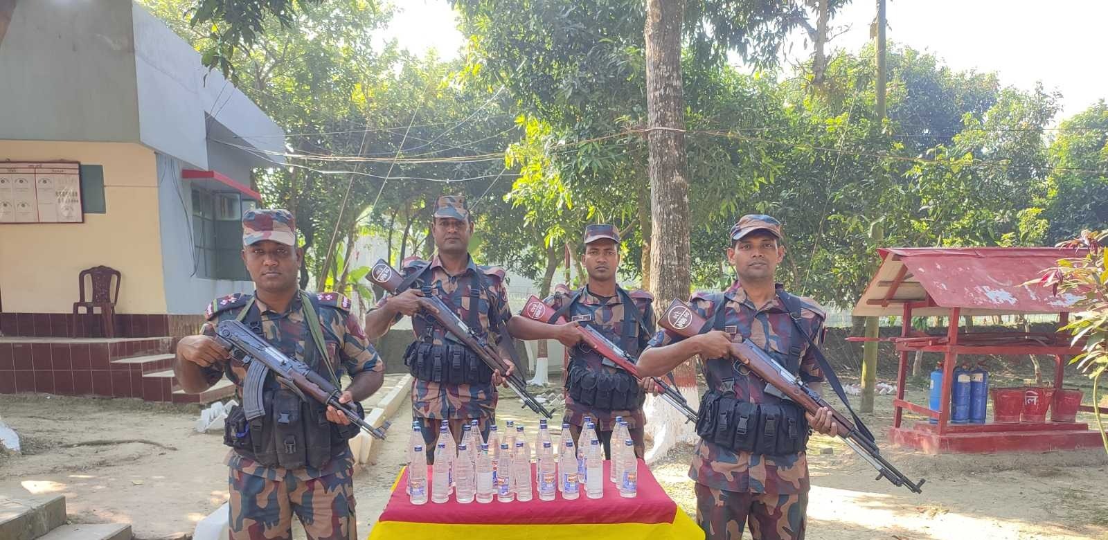 সাতক্ষীরা ও কলারোয়া সীমান্তে চোরাচালানী মালামাল জব্দ করেছে বিজিবি