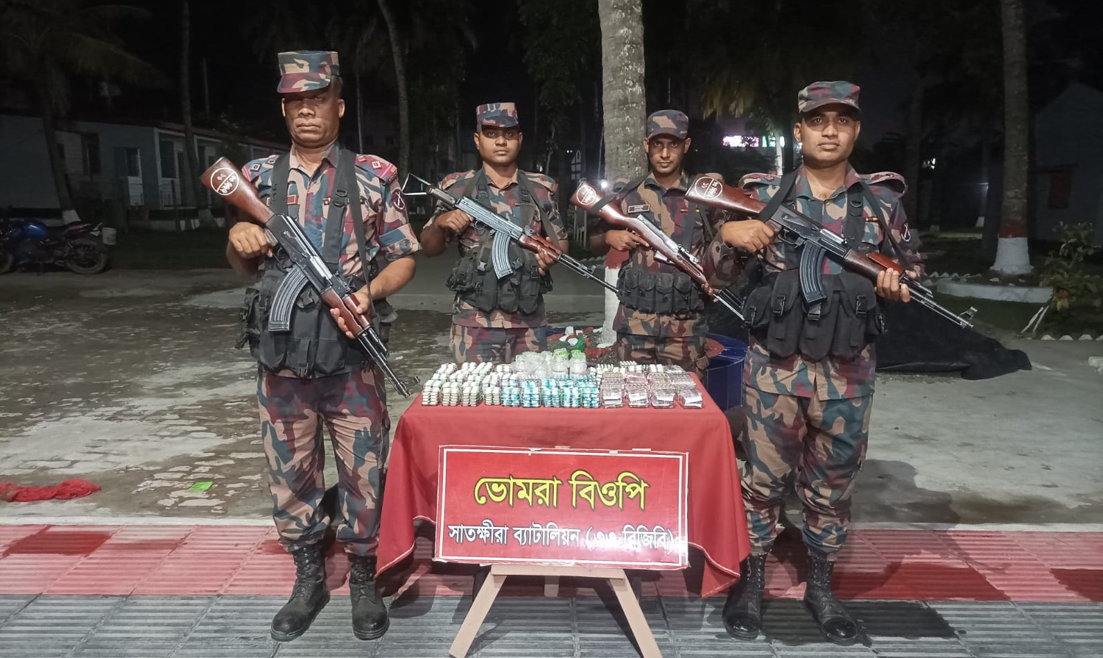 সাতক্ষীরা ও কলারোয়া সীমান্তে মাদক বিরোধী বিশেষ অভিযানে ভারতীয় মদসহ মালামাল জব্দ