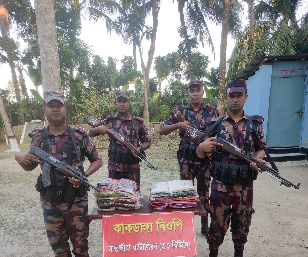 সাতক্ষীরা ও কলারোয়া সীমান্তে চোরাচালানী মালামাল জব্দ করেছে বিজিবি