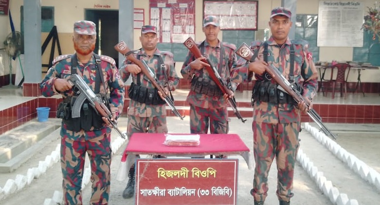 সাতক্ষীরা ও কলারোয়া সীমান্তে চোরাচালানী মালামাল জব্দ করেছে বিজিবি