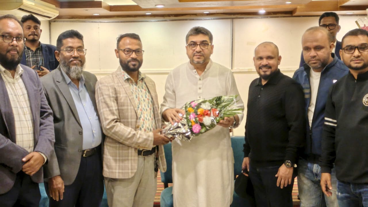 বহিষ্কারাদেশ প্রত্যাহারে আব্দুল আউয়াল মিছবাহকে ফুল দিয়ে বরণ করলেন সিলেট বিভাগীয় নেতা মিফতাহ সিদ্দিকী