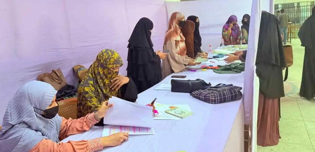 জবি ছাত্রীসংস্থার উদ্যোগে দুই দিনব্যাপী হিজাব বিতরণ কর্মসূচি