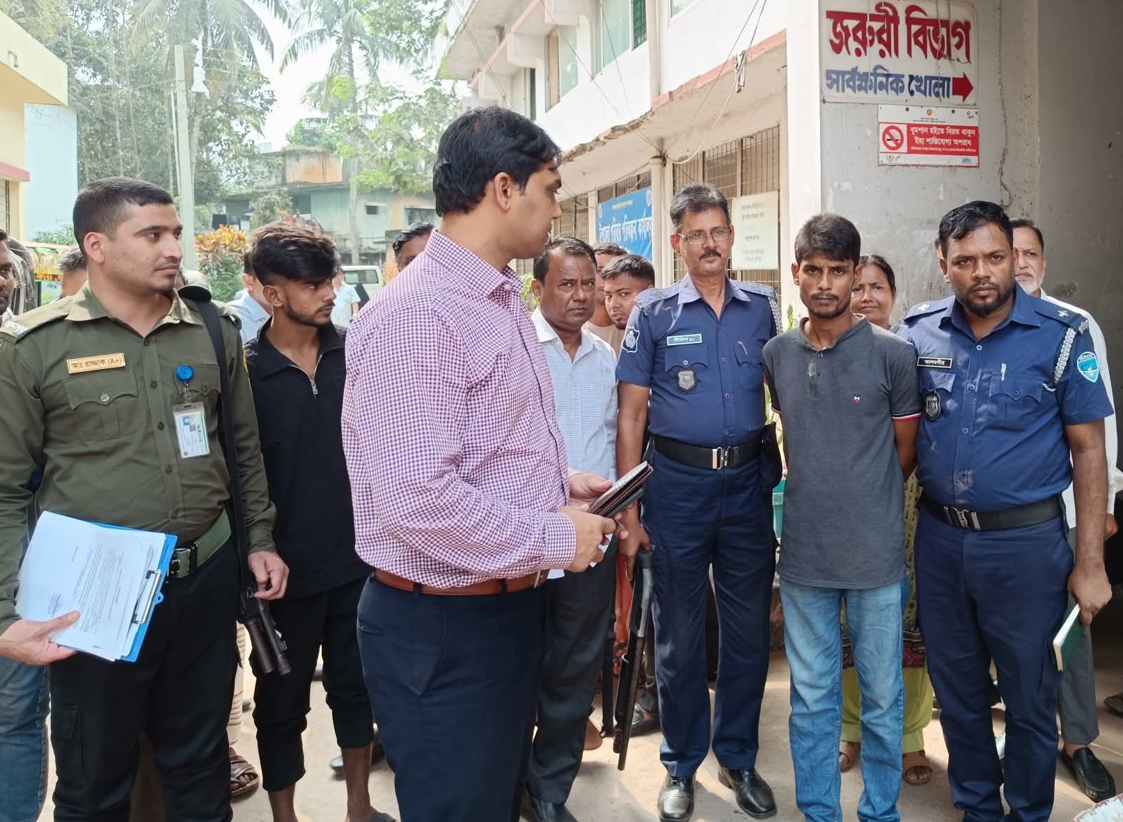 দেবিদ্বার স্বাস্থ্য কমপ্লেক্সে এক দালালের ৩ মাসের কারাদণ্ড