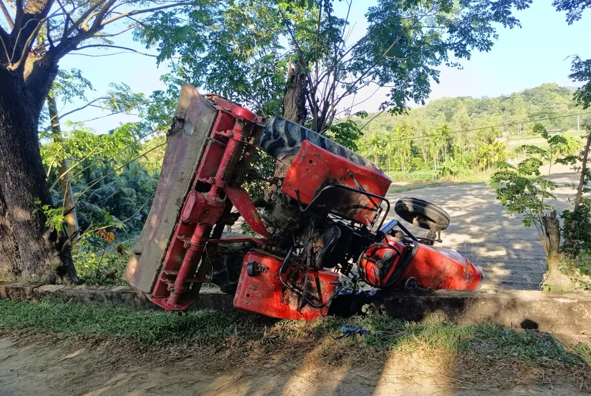 লামায় ট্রাক্টর মোটরসাইকেল সংঘর্ষে নিহত ১ আহত ৪
