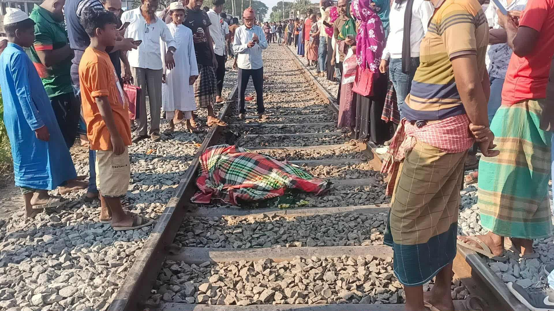 কালীগঞ্জে ট্রেনে কেটে নারী নিহত