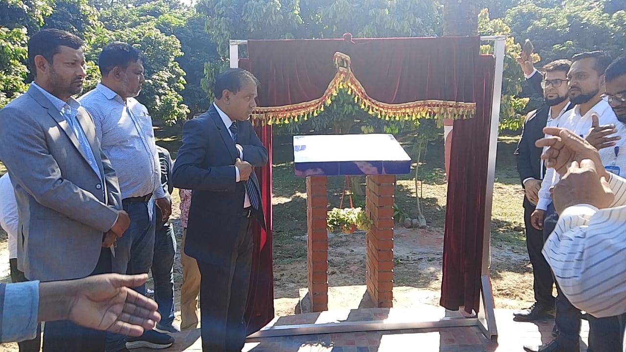খানসামা উপজেলা পরিষদ পুকুরের ঘাটলা ও ওয়াকওয়ে সংস্কারের উদ্বোধন