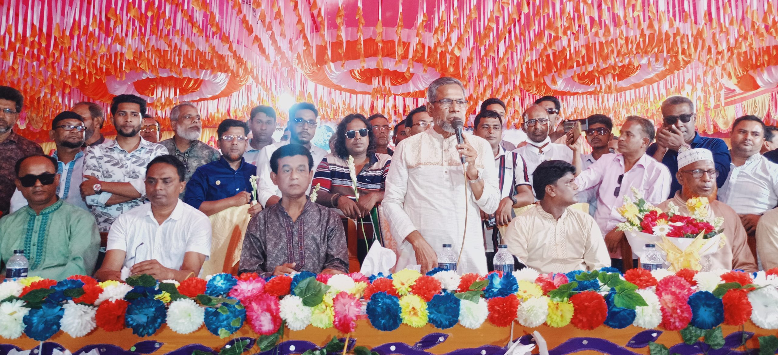 আর বসে থাকা নয়, বাড়ি বাড়ি গিয়ে ভোট চান: এমপি পদপ্রার্থী আব্দুল আজিজ