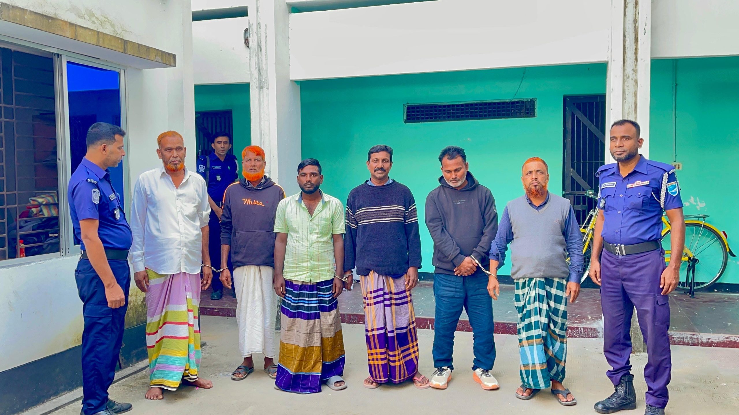 ধামরাইয়ে সন্ত্রাস বিরোধী আইনের মামলায় তিনজনসহ গ্রে’প্তার ৬
