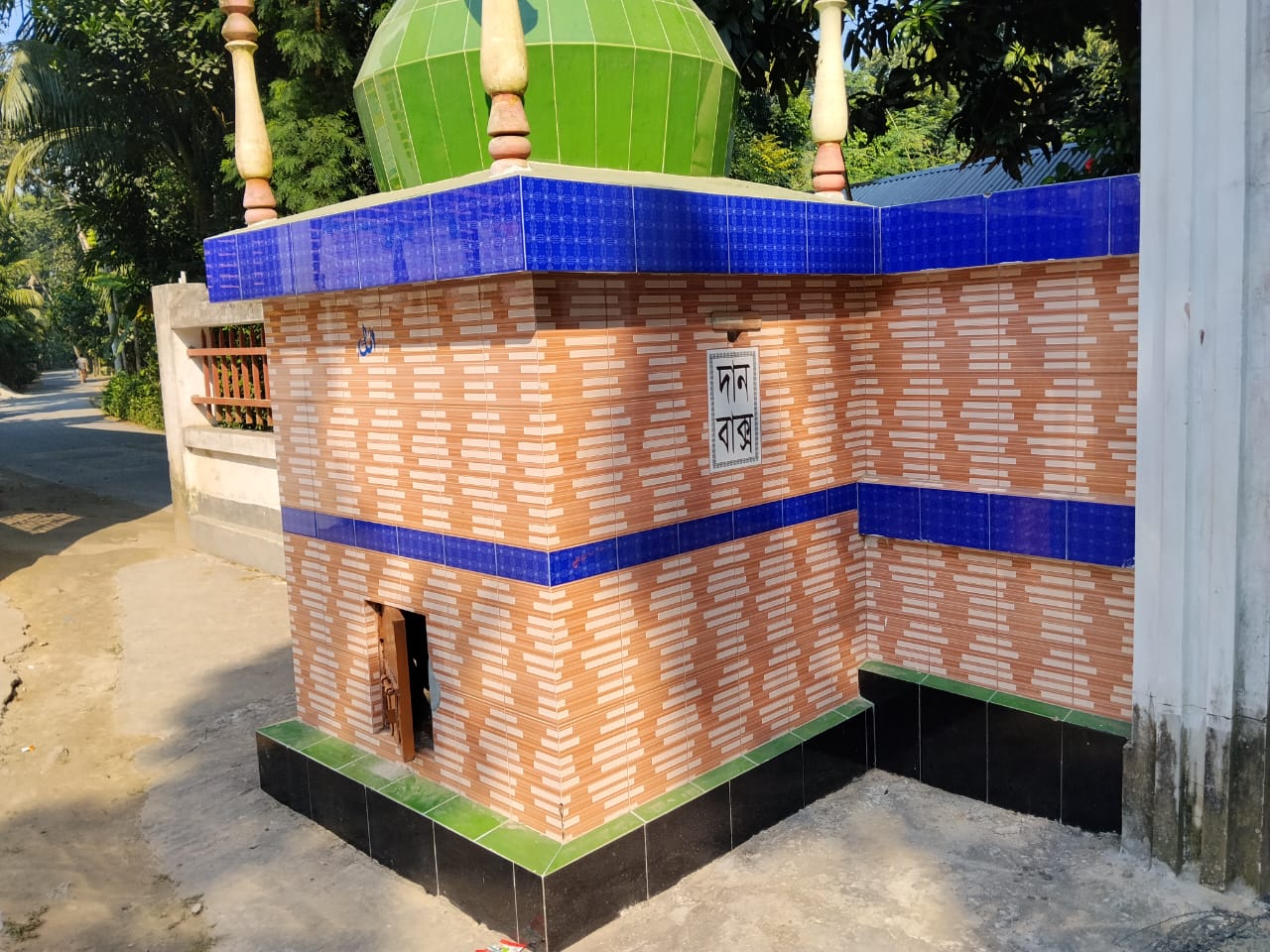 বড়াইগ্রামে মসজিদের দানবাক্সের তালা ভেঙ্গে চুরি সহ ৪ স্থানে চুরি!