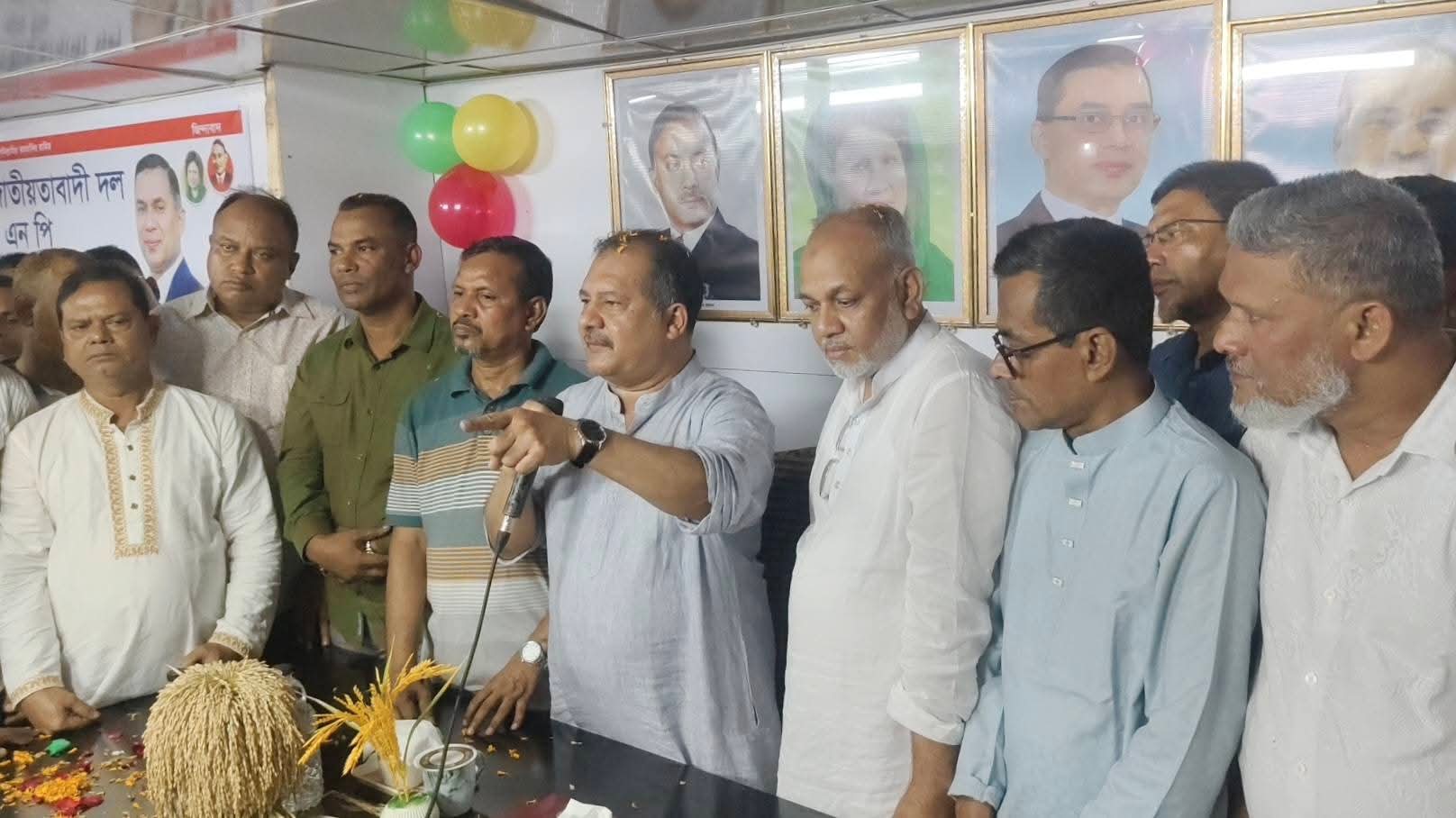 গৌরনদীতে বিএনপি’র কেন্দ্রীয় কার্যালয়ের শুভ উদ্বোধন