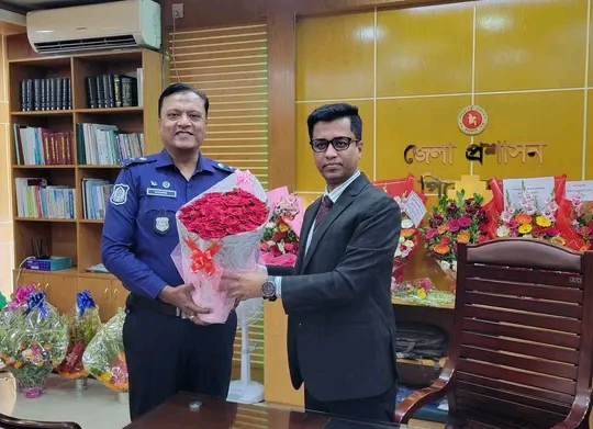 পিরোজপুরে জেলা প্রশাসক হিসেবে আবু সাঈদের যোগদান : পুলিশ সুপারের শুভেচ্ছা বিনিময়