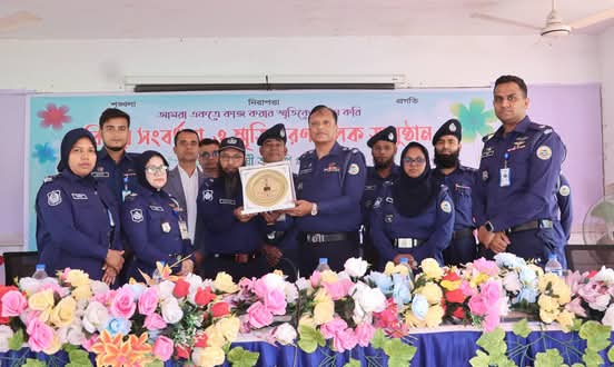 আবু নাসেরকে অশ্রু সিক্ত বিদায় জানালো পিরোজপুর জেলা পুলিশ