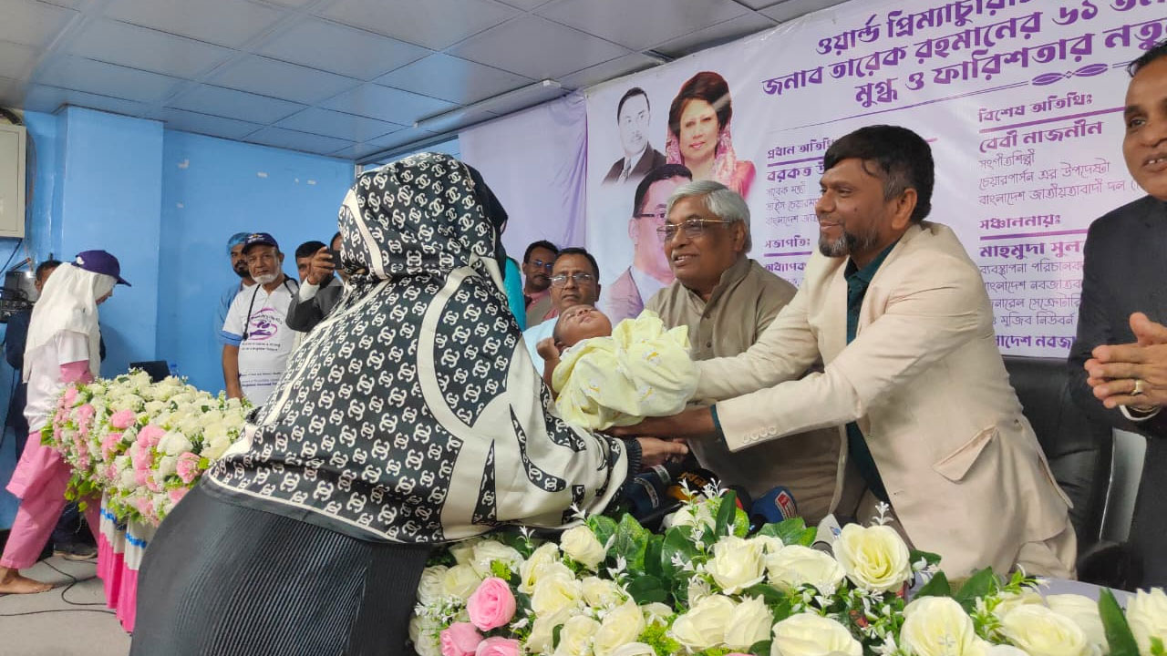 রাস্তায় কুড়িয়ে পাওয়া হতভাগা তিন নবজাতক আজ পেল নতুন পরিবার