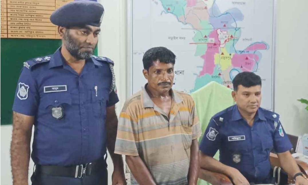 লোহাগড়ায় ১৩টি মাদক মামলার আসামিকে আড়াই কেজি গাঁজাসহ গ্রেফতার