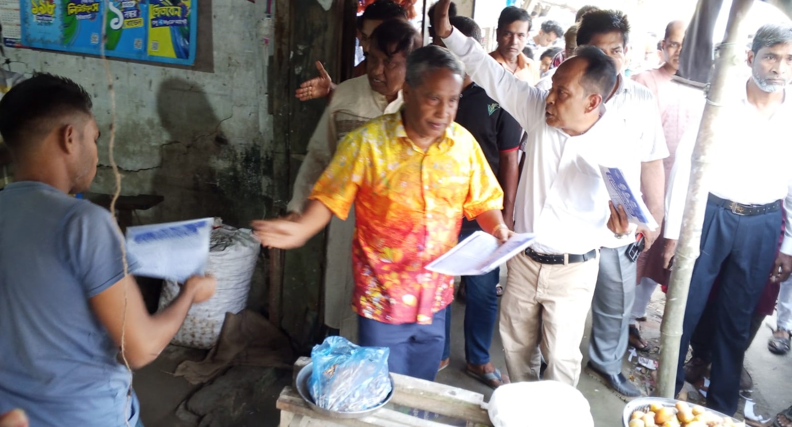 বাউফল পৌর শহরে বিএনপির নেতা মুনির হোসেনর গণসংযোগ
