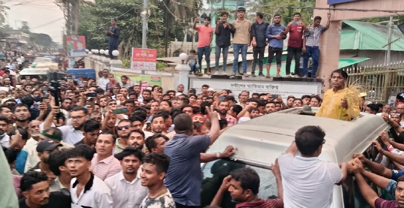 তারেক রহমানের মাষ্ঠার মাইন্ড হিসাবে খ্যাত তেনজিন এর পক্ষে সন্দ্বীপে গণ জোয়ার