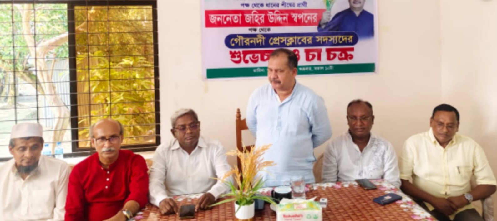 গৌরনদী প্রেসক্লাবের সদস্যদের সাথে ধানের শীষের প্রার্থী জহির উদ্দিন স্বপনের শুভেচ্ছা বিনিময়