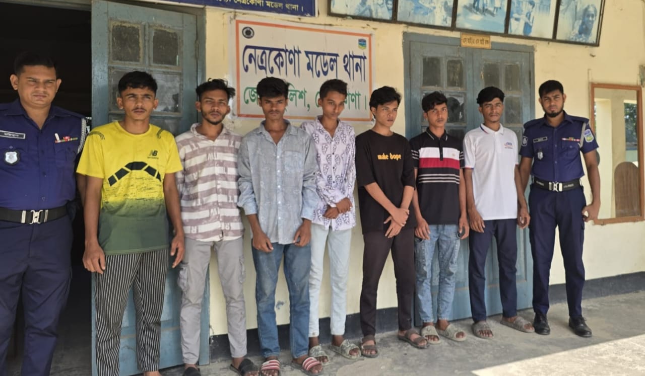নেত্রকোণায় মশাল মিছিলে নিষিদ্ধঘোষিত ছাত্রলীগের ৭ নেতা-কর্মী আটক