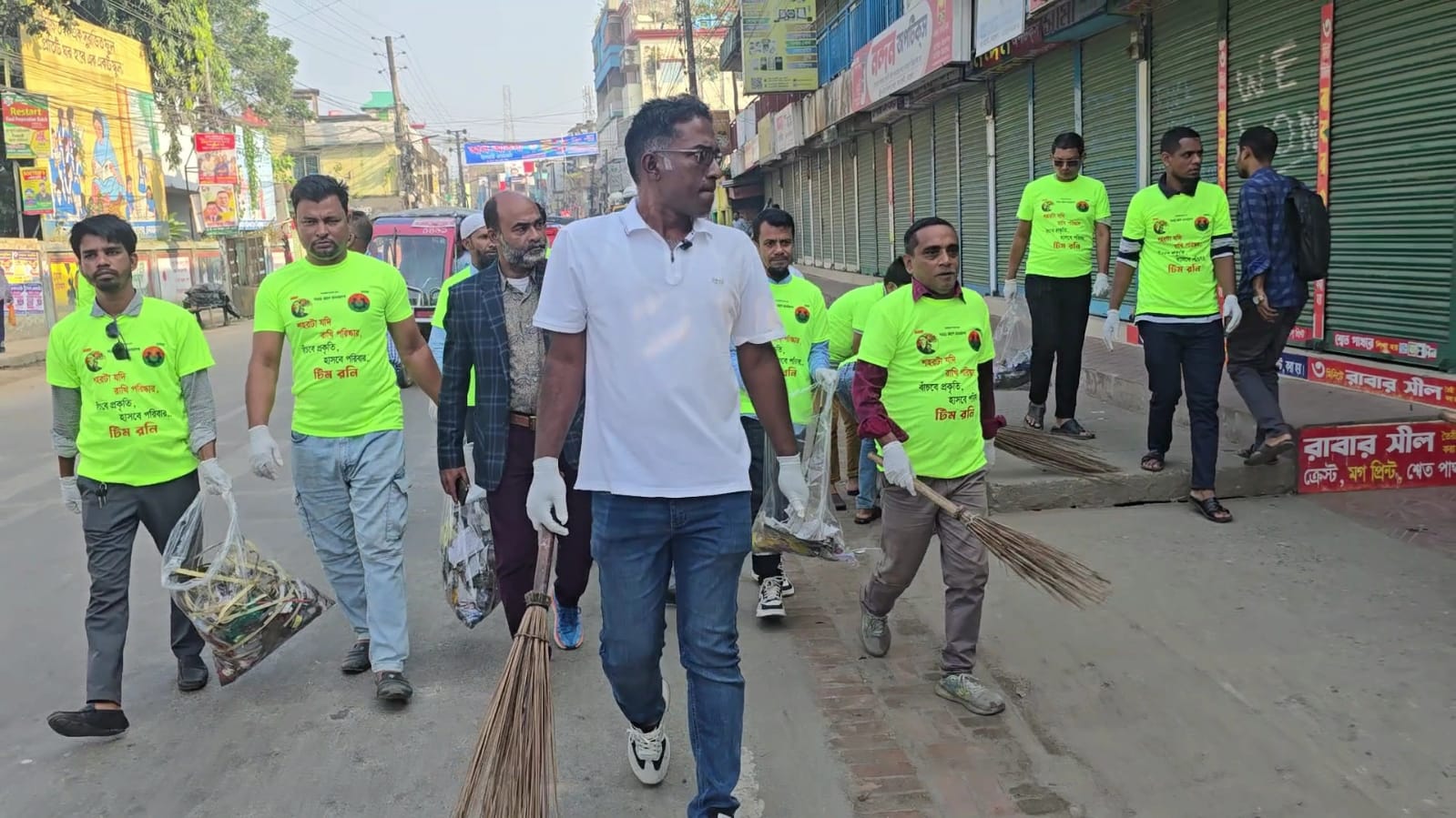 নেত্রকোণা শহরে টিম রনির পরিস্কার-পরিচ্ছন্নতা অভিযান