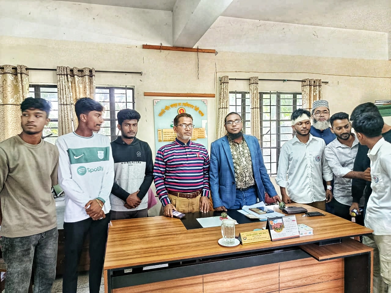 বরিশালের আগৈলঝাড়ায় কলেজ ছাত্রদলের দুই গ্রুপের সংঘর্ষ,অবশেষে সমাধান