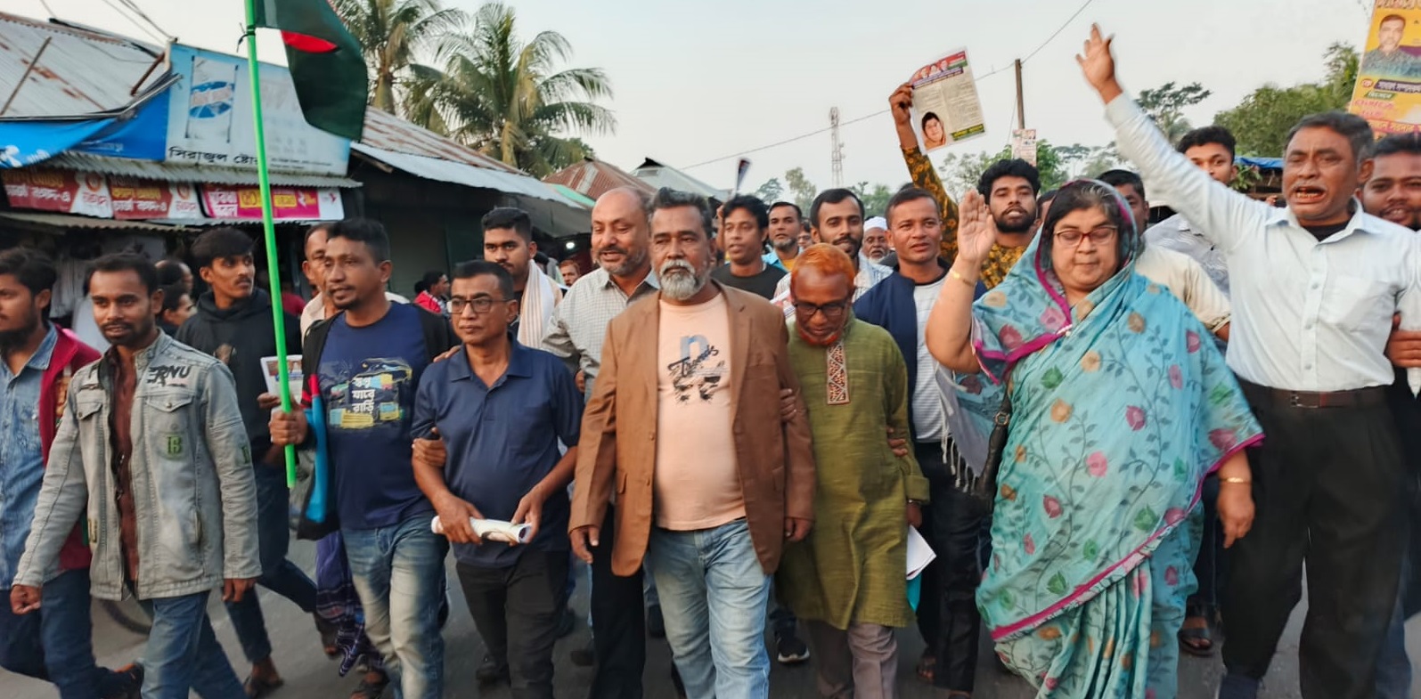 পিরোজপুরে বিএনপি নেত্রী এলিজা জামানের জনসংযোগ ও লিফলেট বিতরণে ৩১ দফা প্রচার