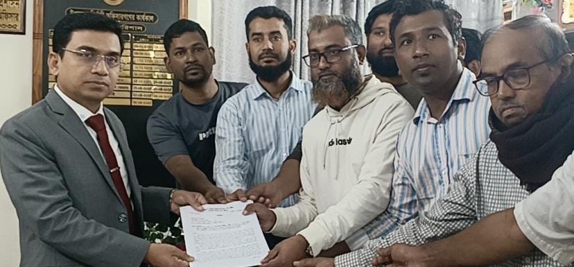 ৯ম পে-স্কেল বাস্তবায়নসহ ১২ দফা দাবিতে গৌরনদীতে স্মারকলিপি
