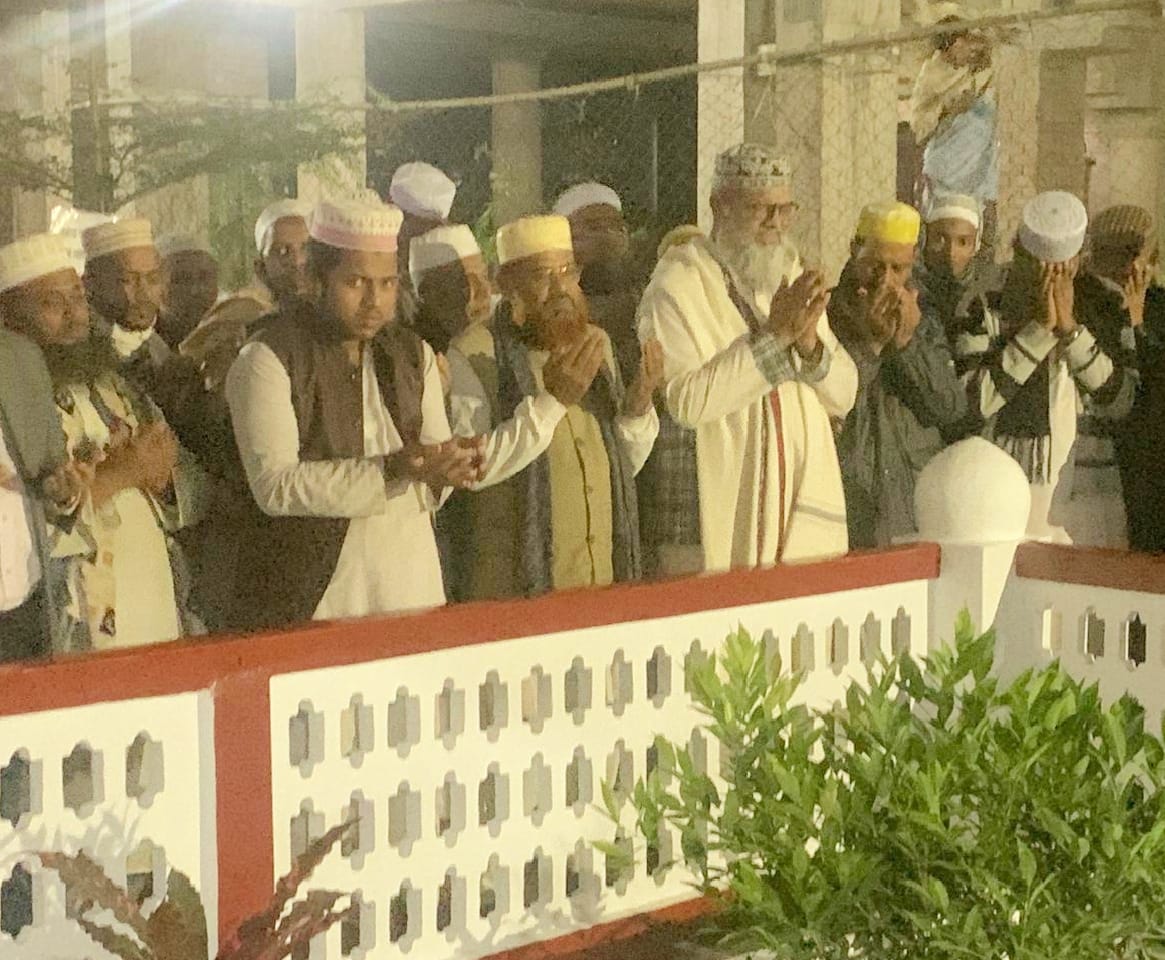 ছারছীনা মাহফিলে জামায়াত প্রার্থী শামীম সাঈদীর সৌহার্দ্যপূর্ণ সাক্ষাৎ ও মাজার জিয়ারত অনুষ্ঠিত