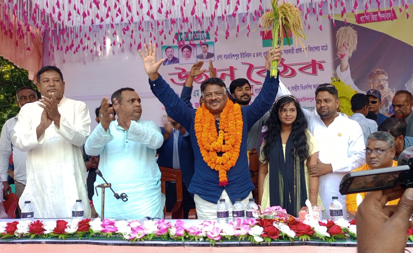 এই ধানের শীর্ষ হচ্ছে শান্তির প্রতীক,ধানের শীর্ষ হচ্ছে উন্নয়নের প্রতীক: দুলু
