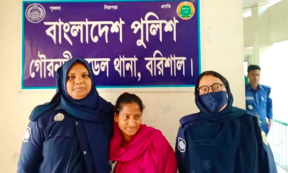 গৌরনদী উপজেলায় ধারালো অস্ত্রসহ আটক নুপুরকে জেলহাজতে প্রেরণ