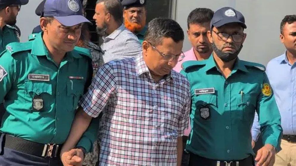 ট্রাইব্যুনালে হাজির করা হলো সাবেক আইজিপি কে