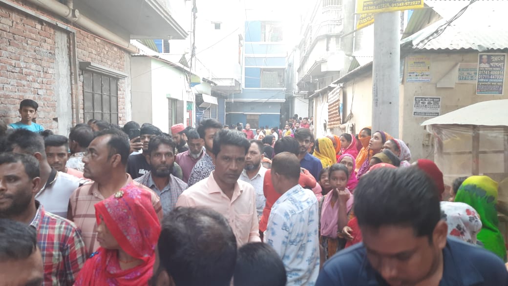গাজীপুরে গলাকাটা নারী, পাশে আহত স্বামী :পুলিশের তদন্ত শুরু