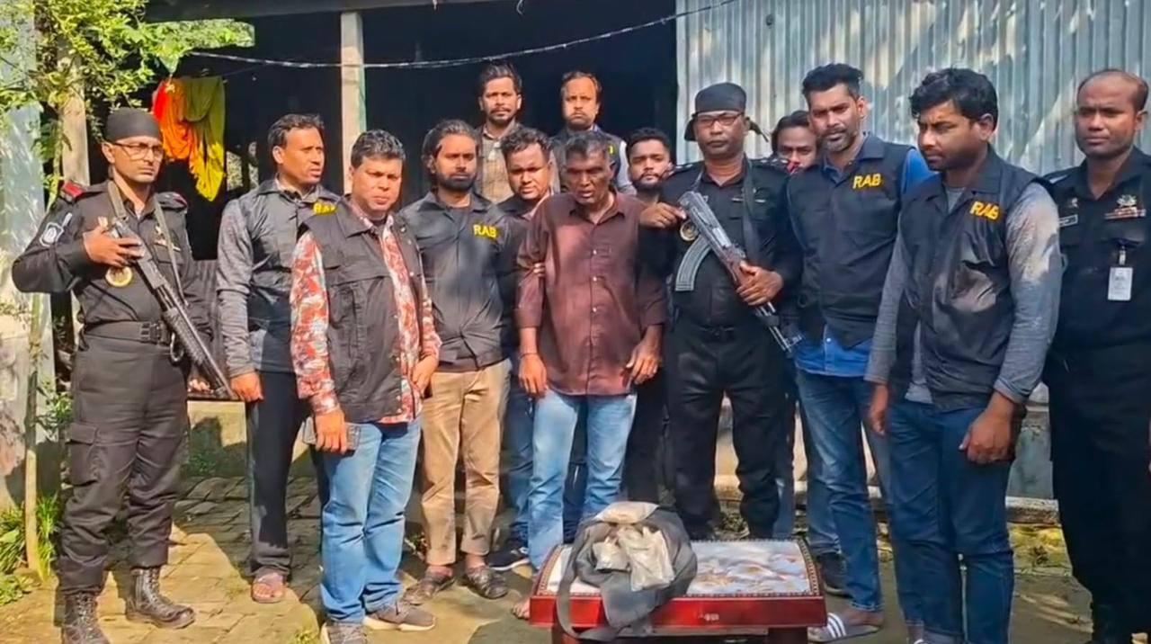 ধামরাইয়ে র‍্যাবের অভিযানে আড়াই কোটি টাকার হেরোইনসহ গ্রেপ্তার ১