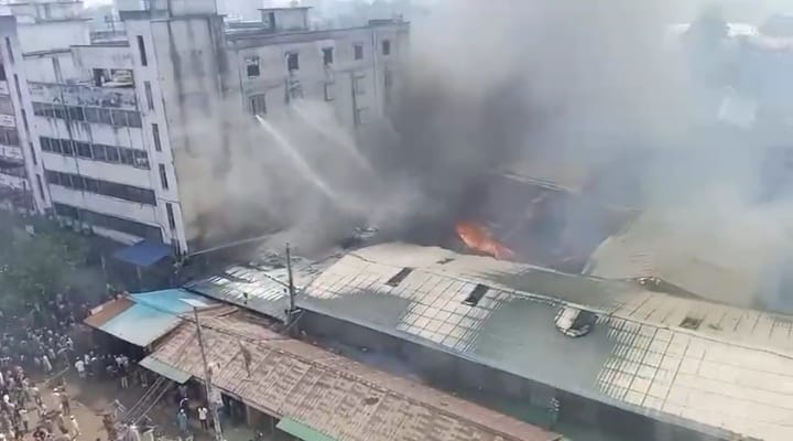 পানির সোর্স না থাকায় টঙ্গীর গুদাম আগুন নেভাতে বিলম্ব: ফায়ার সার্ভিস