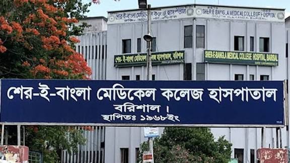 বরিশাল শেরে ই বাংলা হাসপাতালে লাশ কাটা ঘরের সামনে অদ্ভুত আকৃতি ছায়ার মূর্তি
