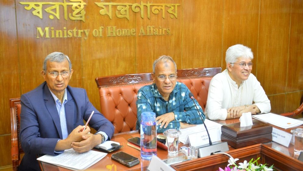 বিজয় দিবস নিয়ে কোনো শঙ্কা নেই: স্বরাষ্ট্র উপদেষ্টা