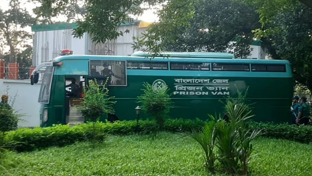 ট্রাইব্যুনালে হাজির কর্নেল রেদোয়ান ও মেজর রাফাত